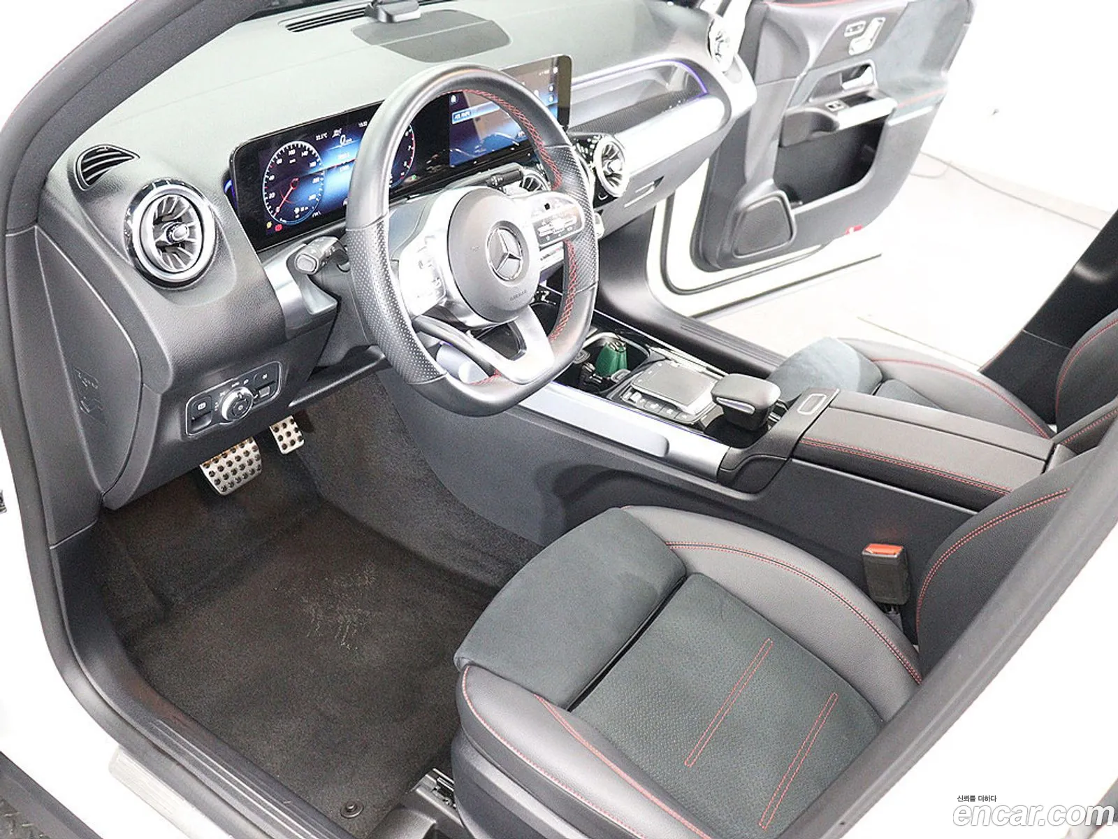 Mercedes-Benz GLB-Class X247 2023 — 18