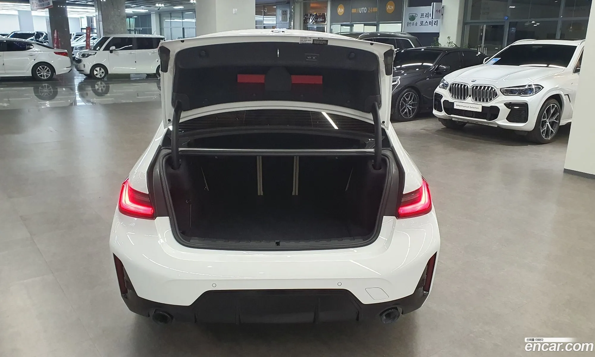 BMW 3 Series 2023 — 3
