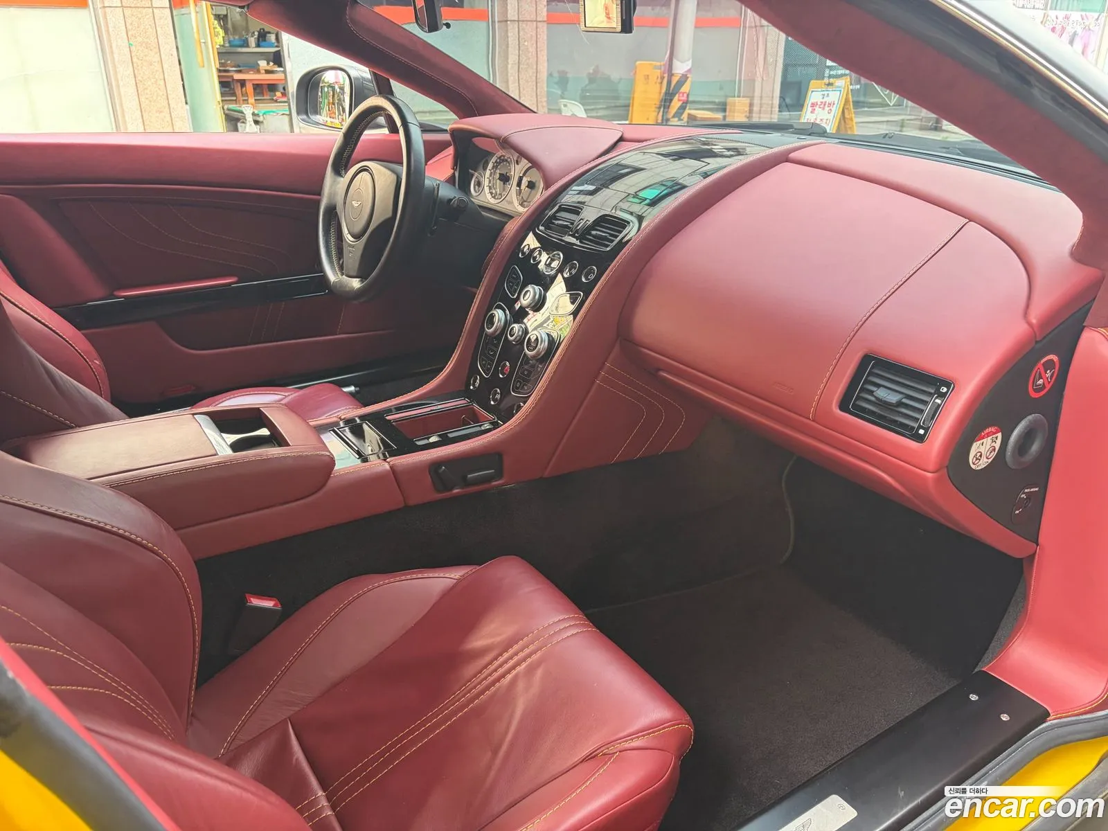 Aston Martin V8 Vantage 2016 — 10