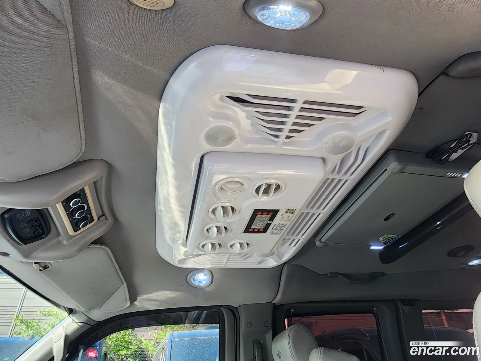 Chevrolet Express Van 2019 — 20