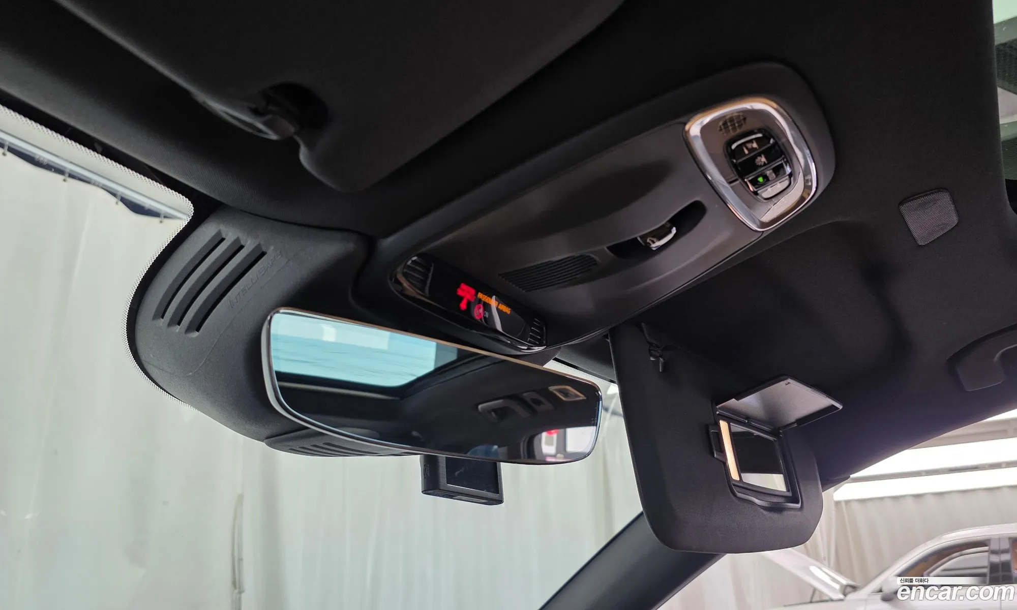 Volvo XC60 2018 YV1UZA22CK1215977 — 20