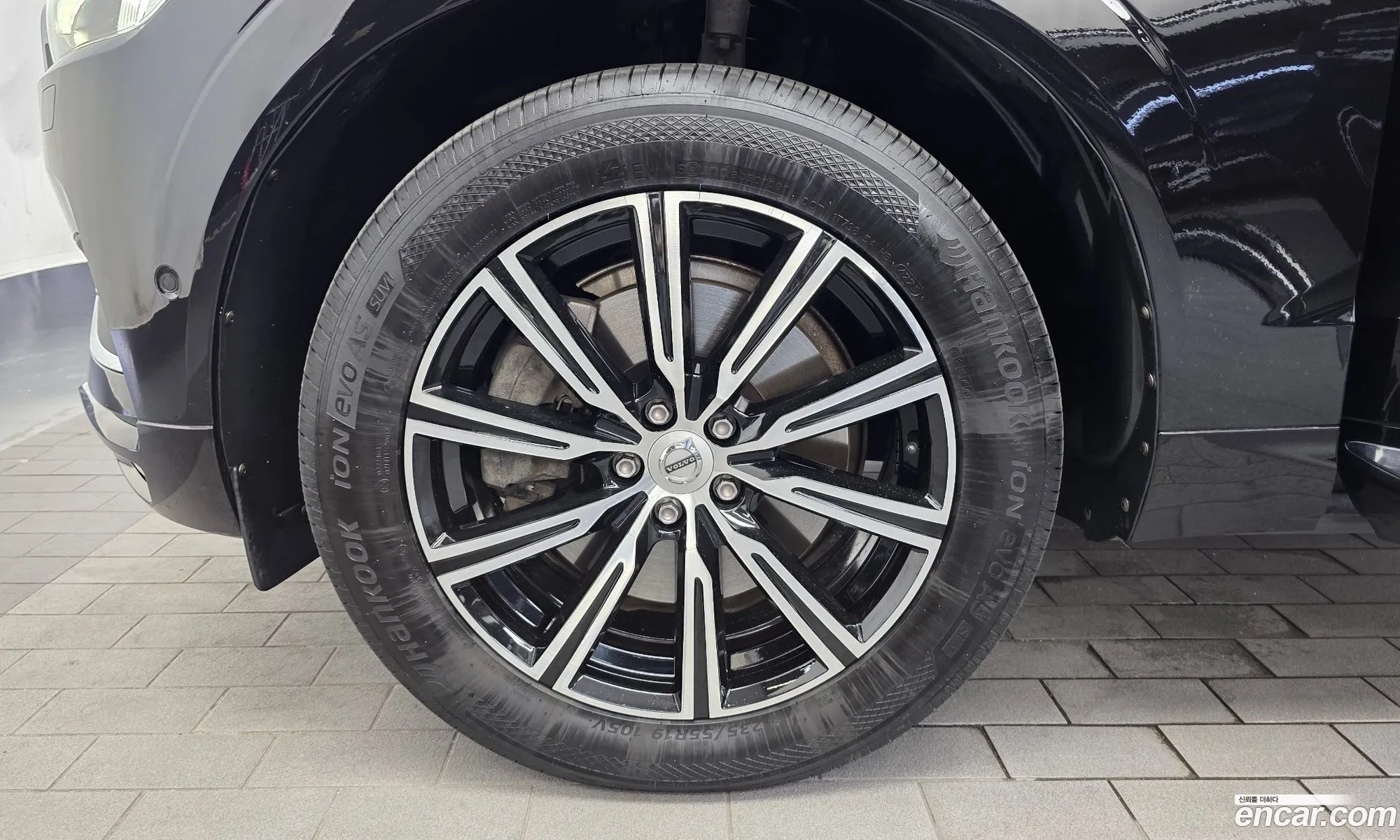 Volvo XC60 2018 YV1UZA22CK1215977 — 31