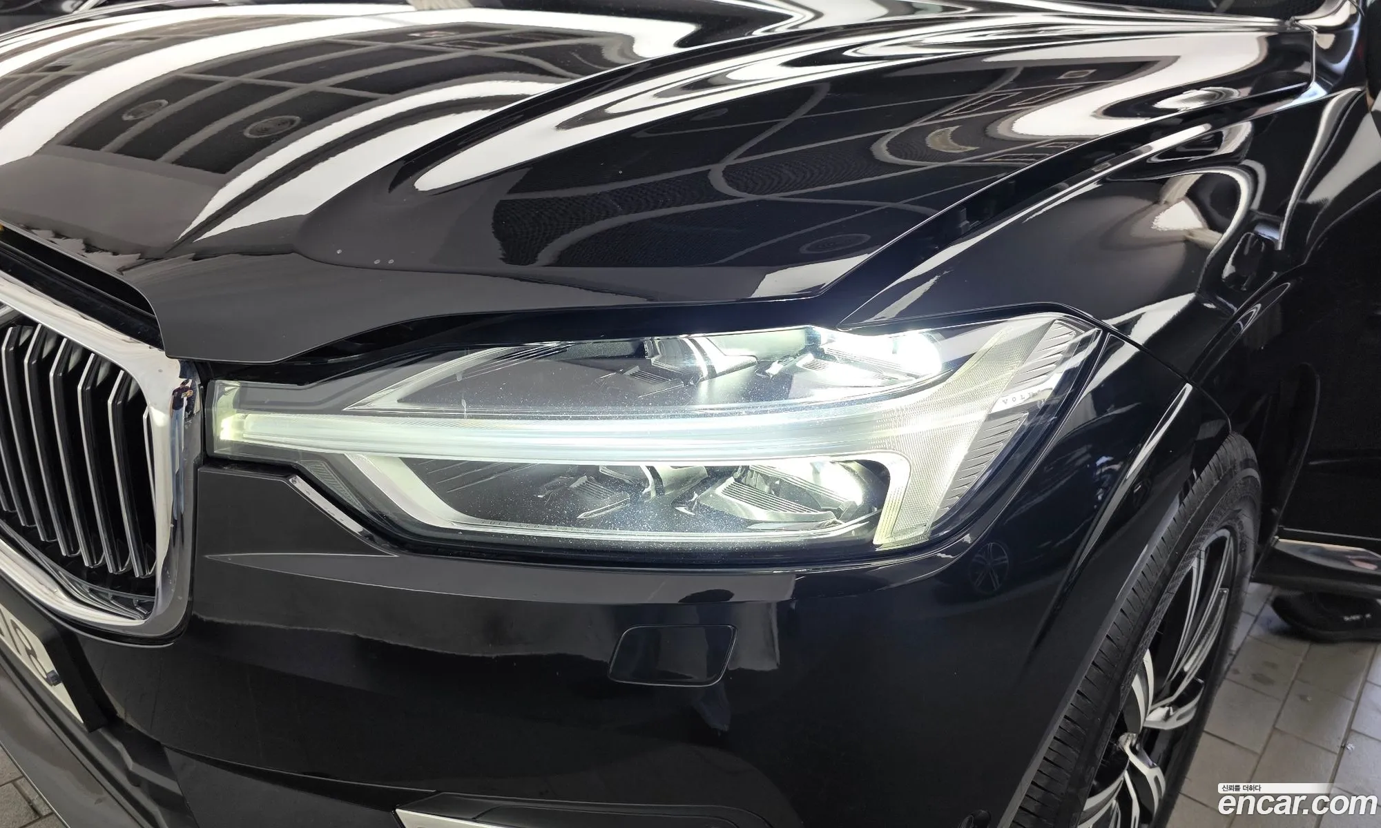 Volvo XC60 2018 YV1UZA22CK1215977 — 14