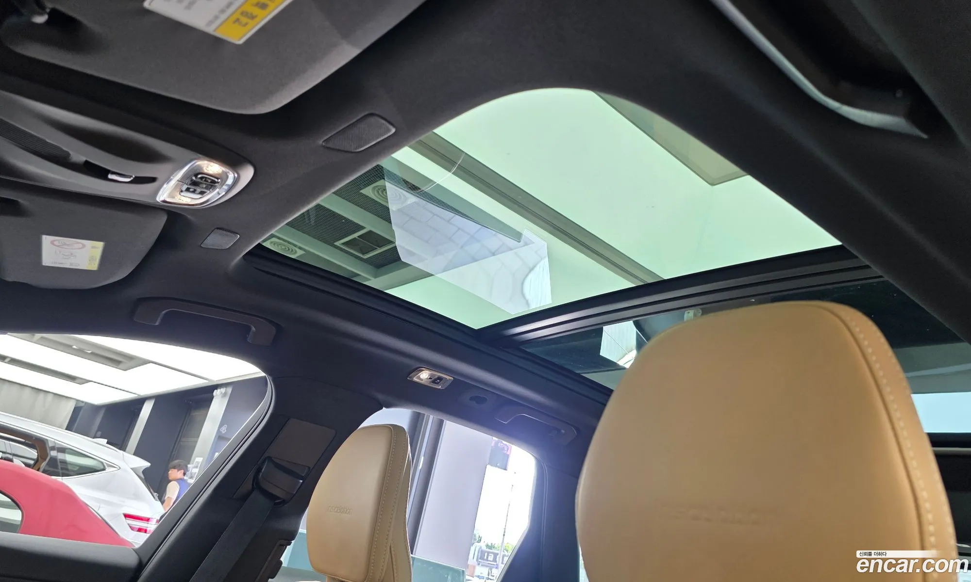 Volvo XC60 2018 YV1UZA22CK1215977 — 4