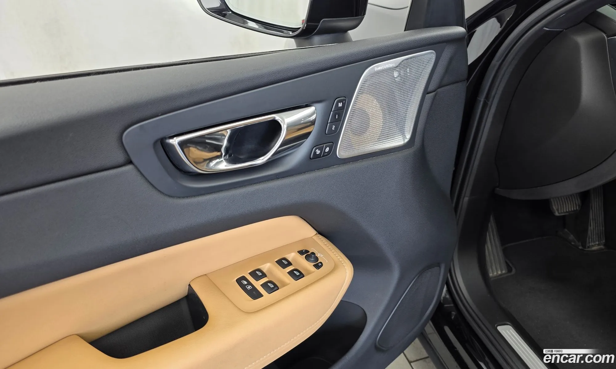 Volvo XC60 2018 YV1UZA22CK1215977 — 34