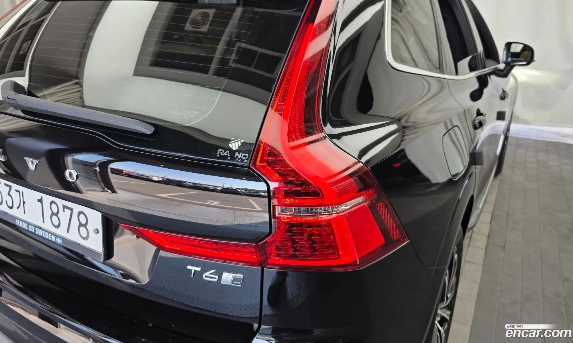 Volvo XC60 2018 YV1UZA22CK1215977 — 33