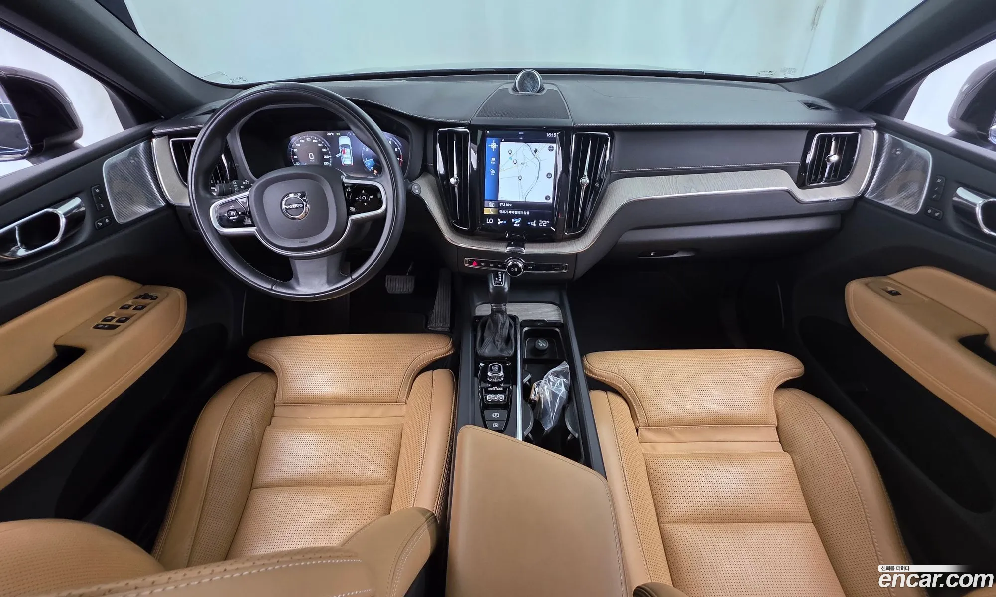 Volvo XC60 2018 YV1UZA22CK1215977 — 24