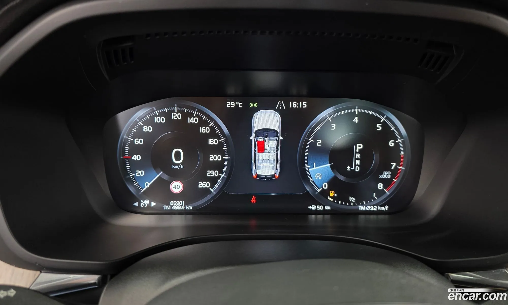 Volvo XC60 2018 YV1UZA22CK1215977 — 10
