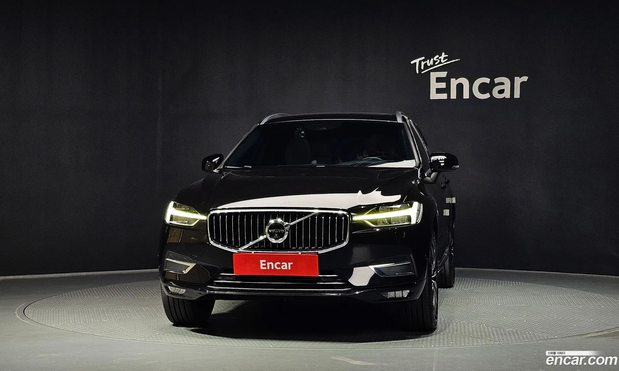Volvo XC60 2018 YV1UZA22CK1215977 — 3