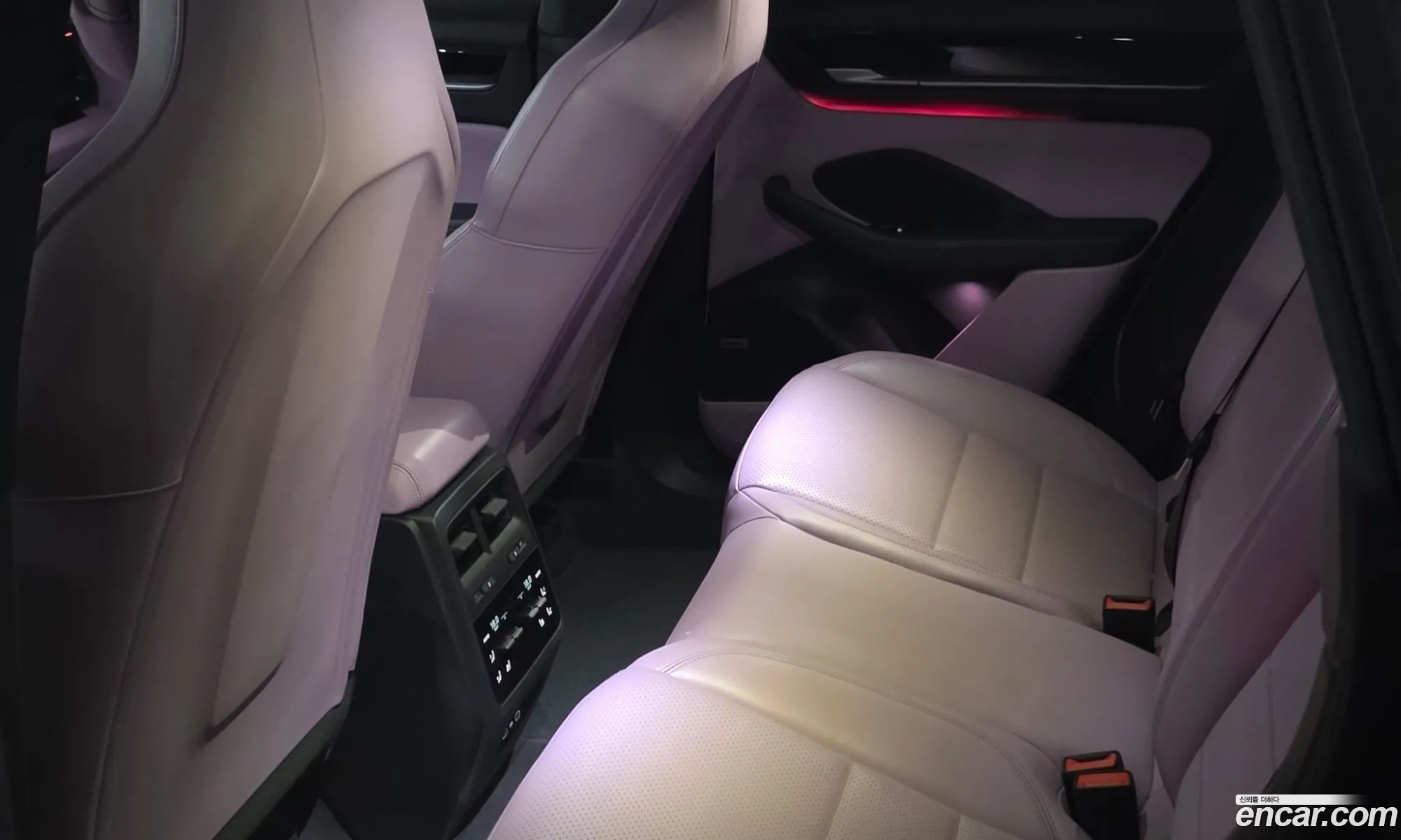 Porsche Macan EV 2025 — 12