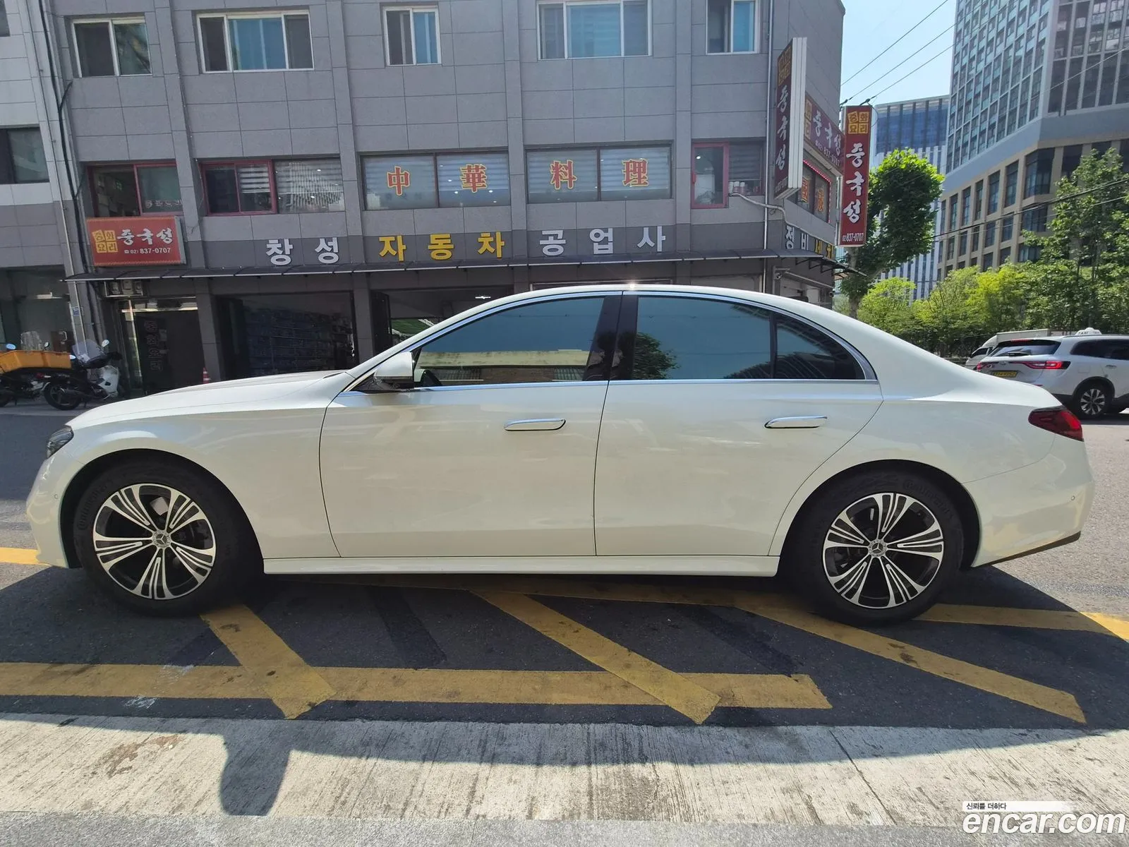 Mercedes-Benz E-Class W214 2025 — 11