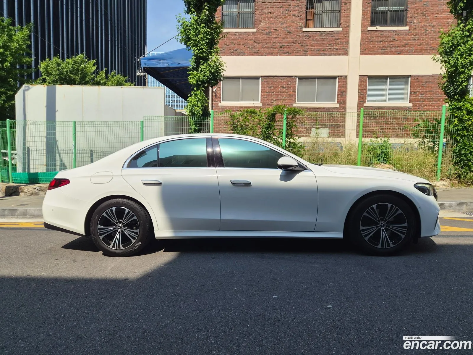 Mercedes-Benz E-Class W214 2025 — 10