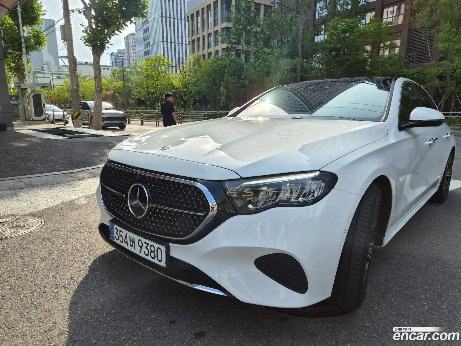 Mercedes-Benz E-Class W214 2025 — 13