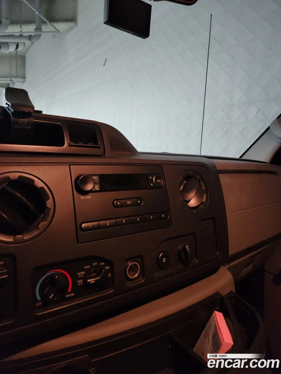 Ford E-Series 2011 — 6