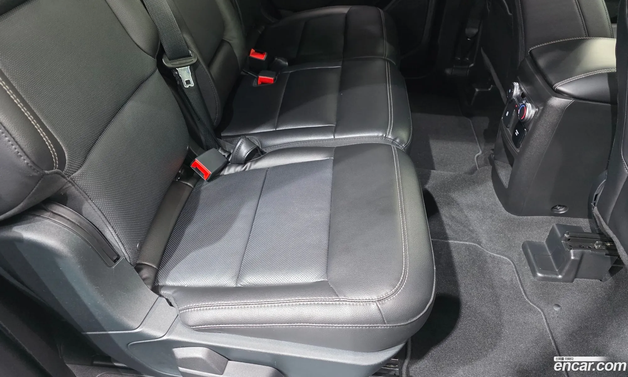 Ford Explorer 6th Gen 2021 1FMSK8FH9MGA35272 — 25