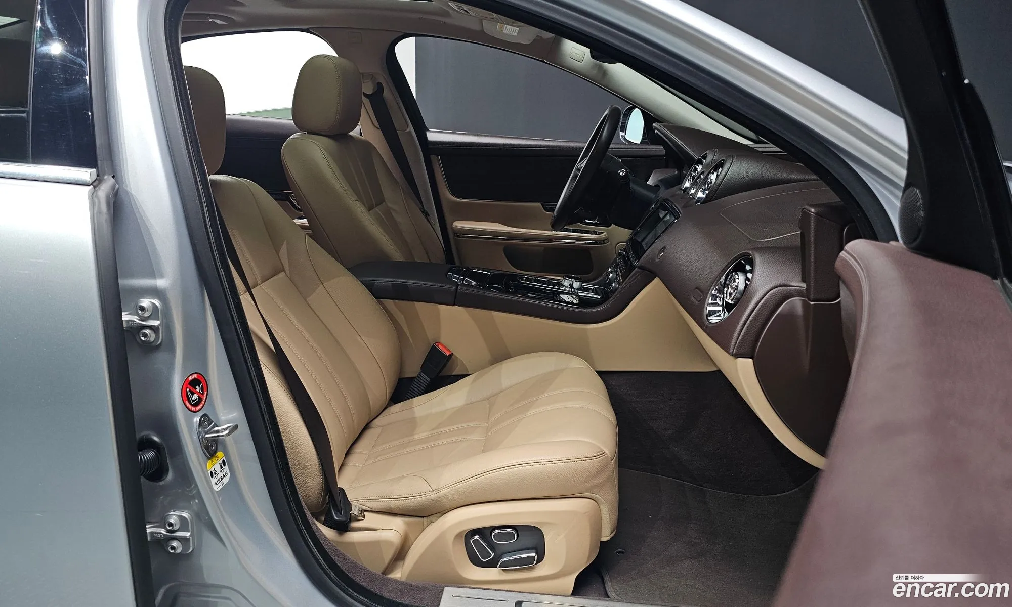 Jaguar XJ 2014 SAJAA10S2EPV70185 — 5