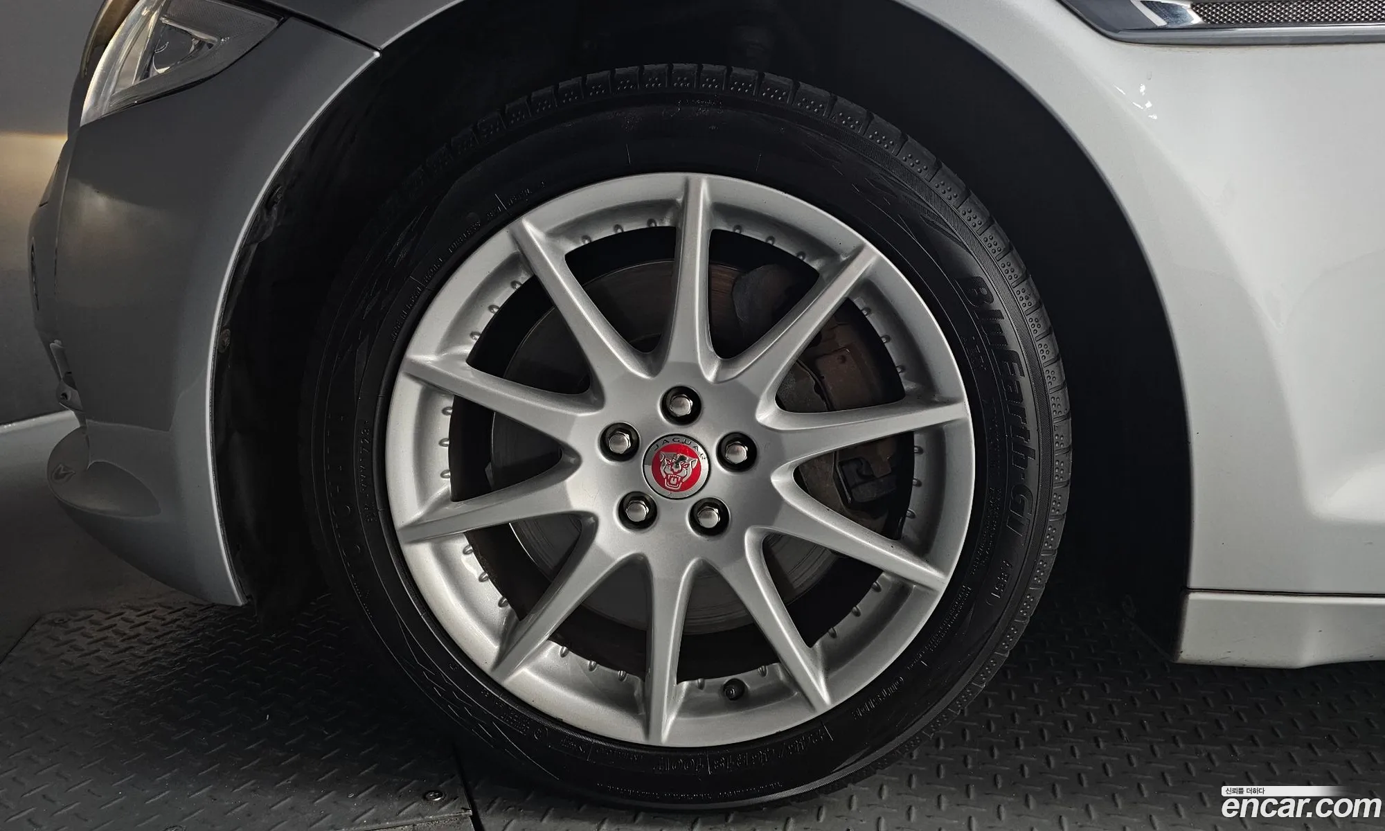Jaguar XJ 2014 SAJAA10S2EPV70185 — 4