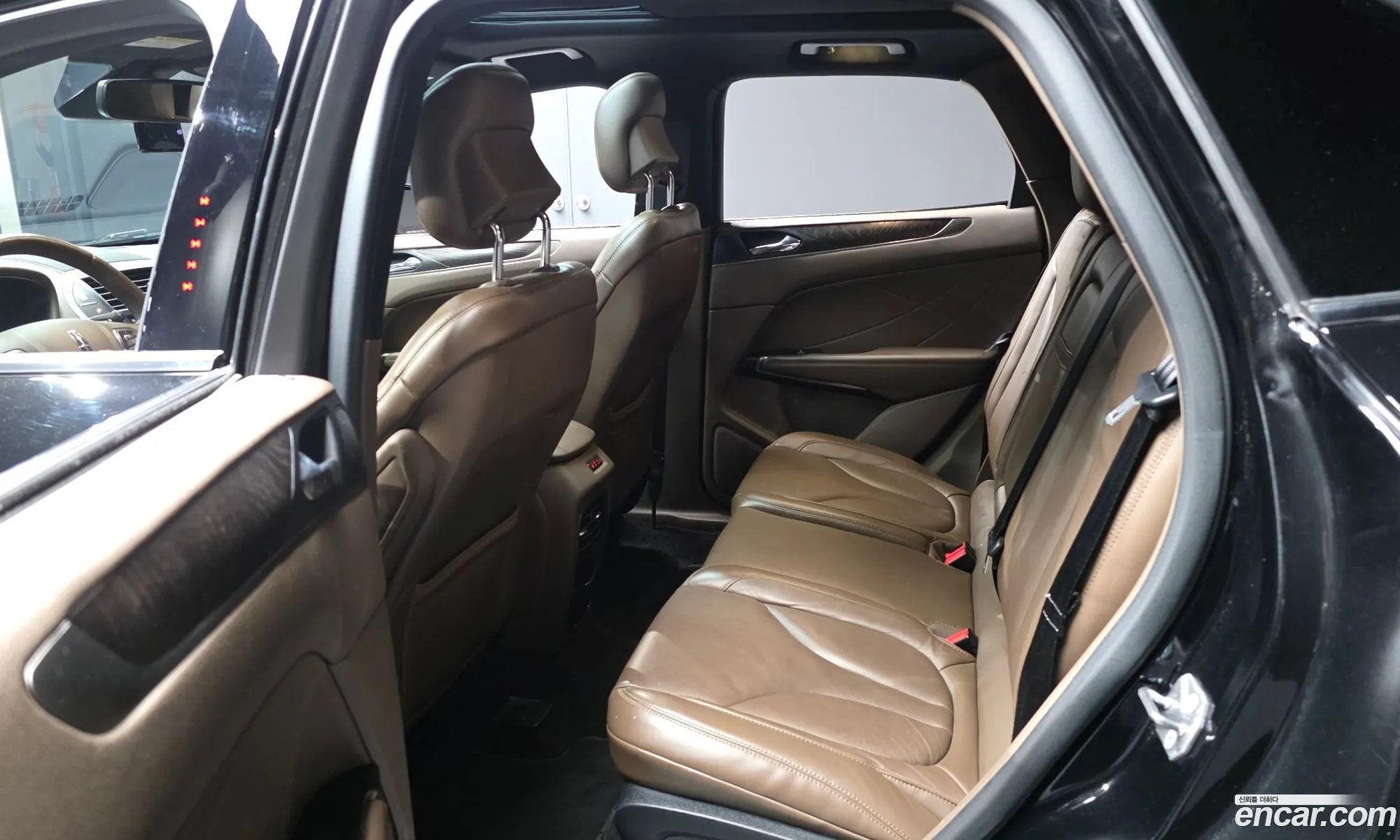 Lincoln MKC 2017 5LMCJ3D95HUL15281 — 14