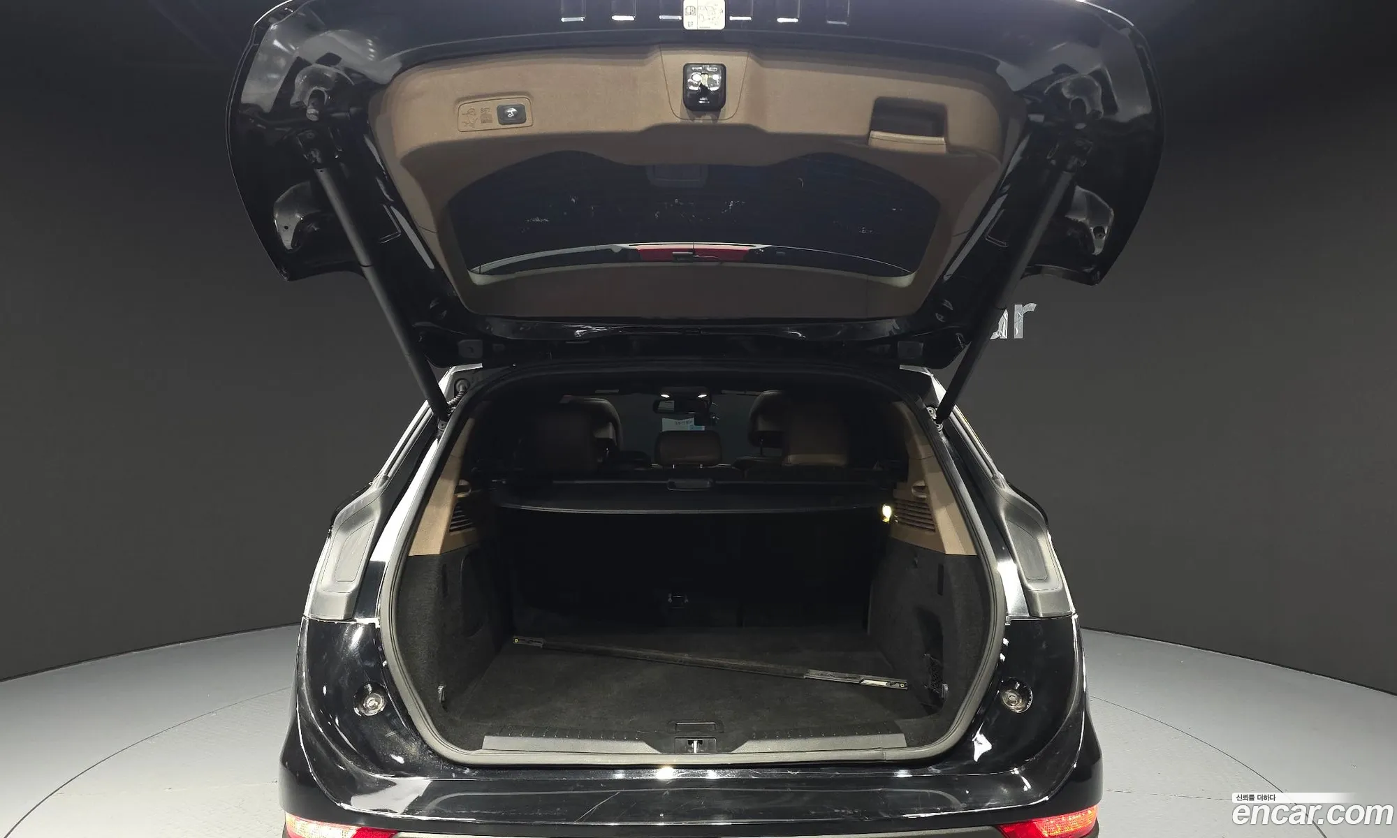 Lincoln MKC 2017 5LMCJ3D95HUL15281 — 19