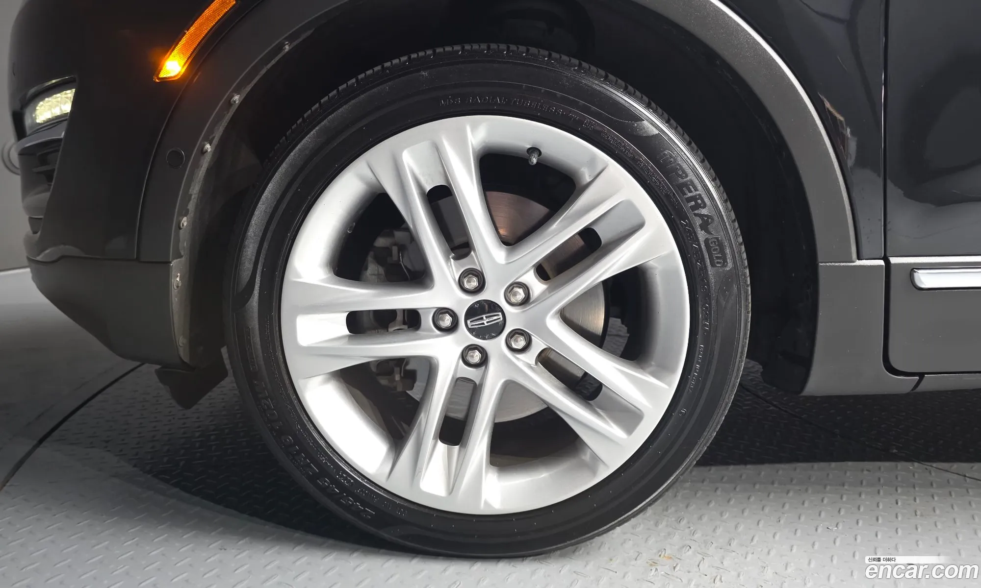Lincoln MKC 2017 5LMCJ3D95HUL15281 — 3