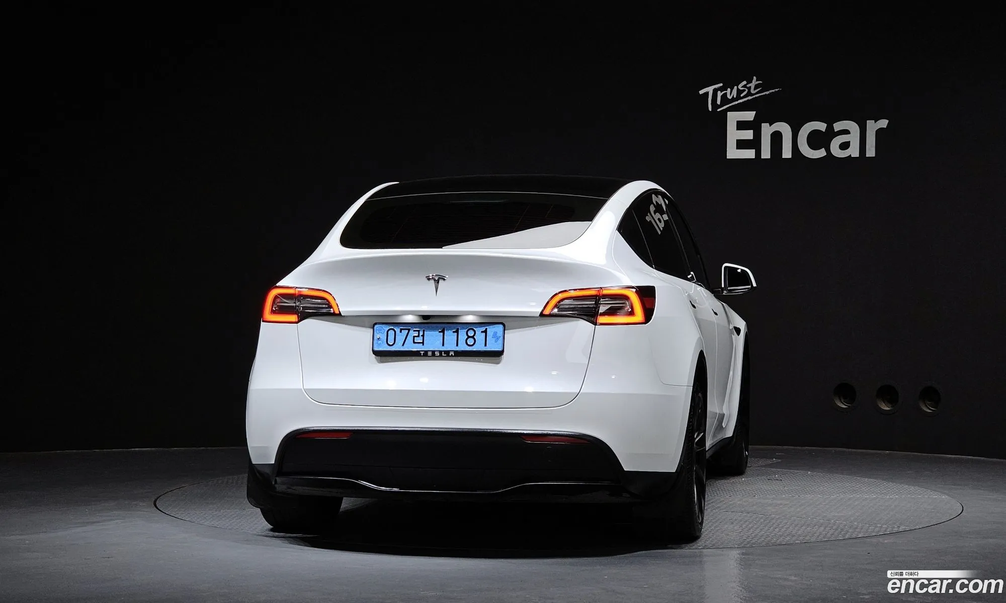 Tesla Model Y 2024 — 28