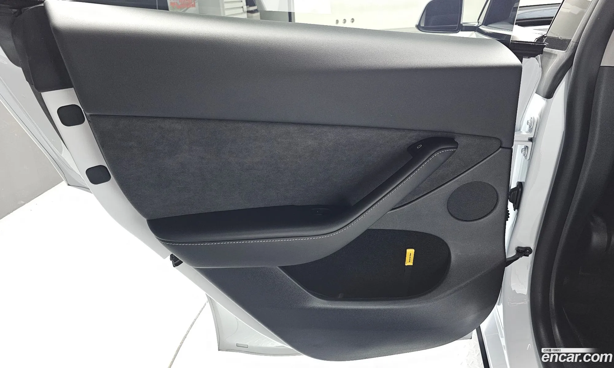 Tesla Model Y 2024 — 24