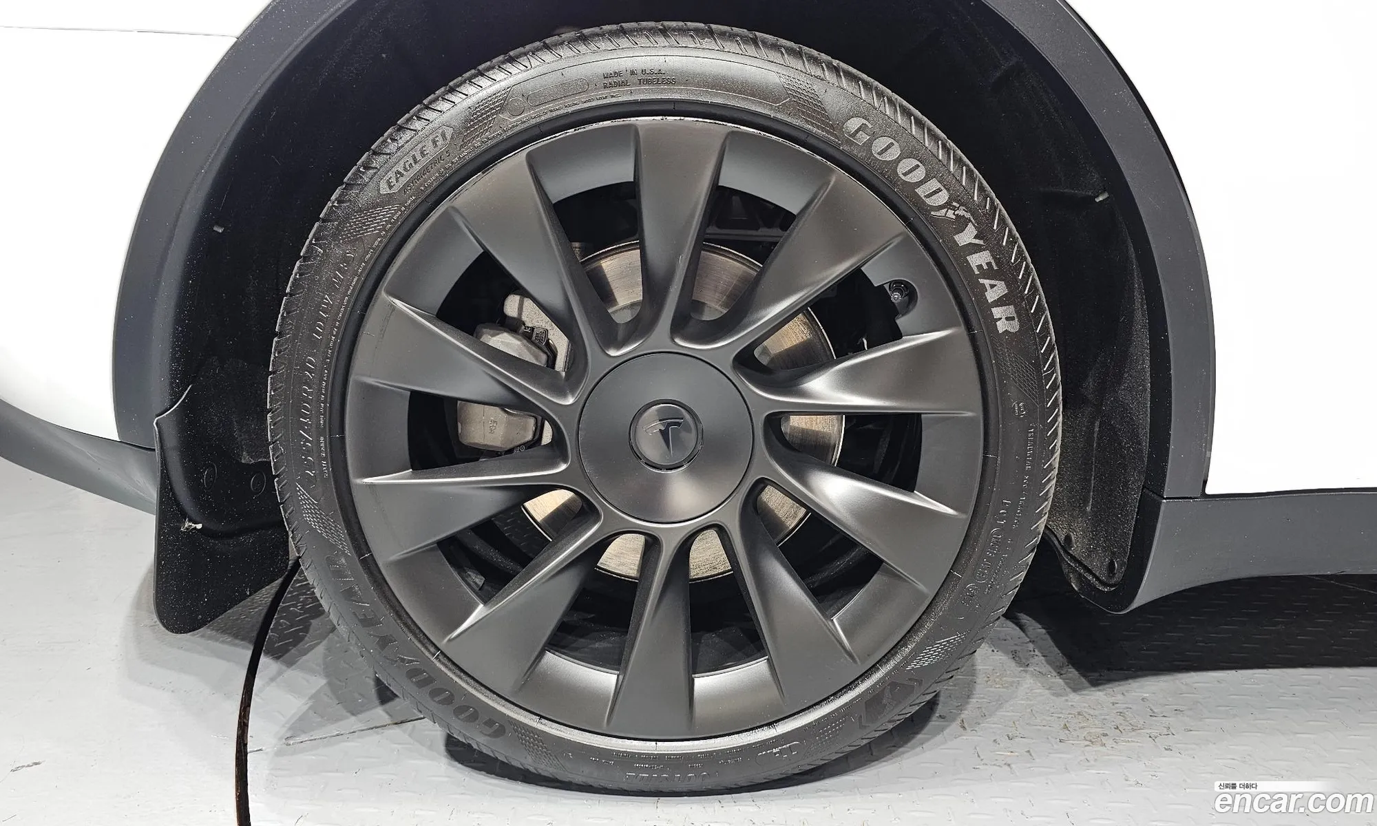 Tesla Model Y 2024 — 26