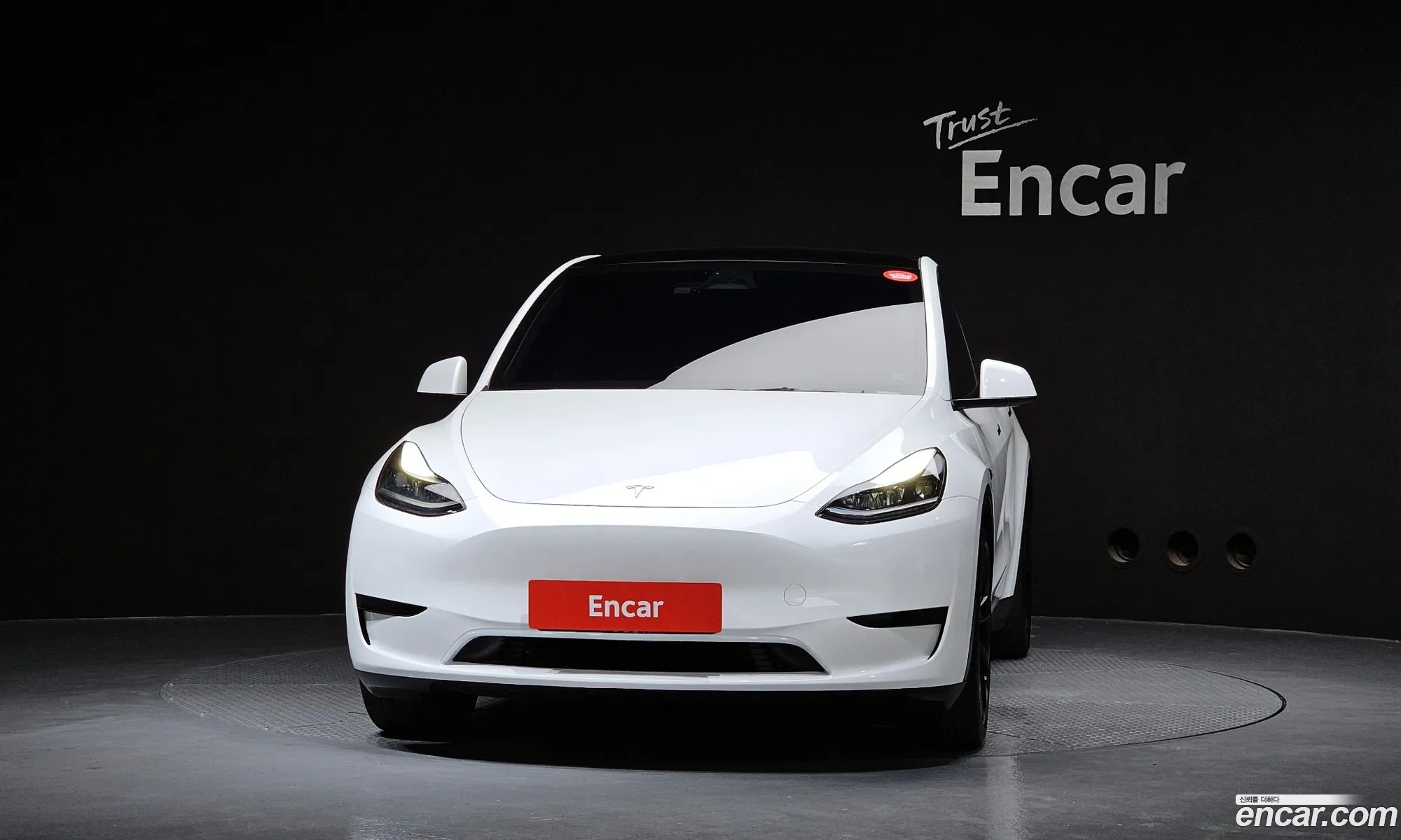 Tesla Model Y 2024 — 18