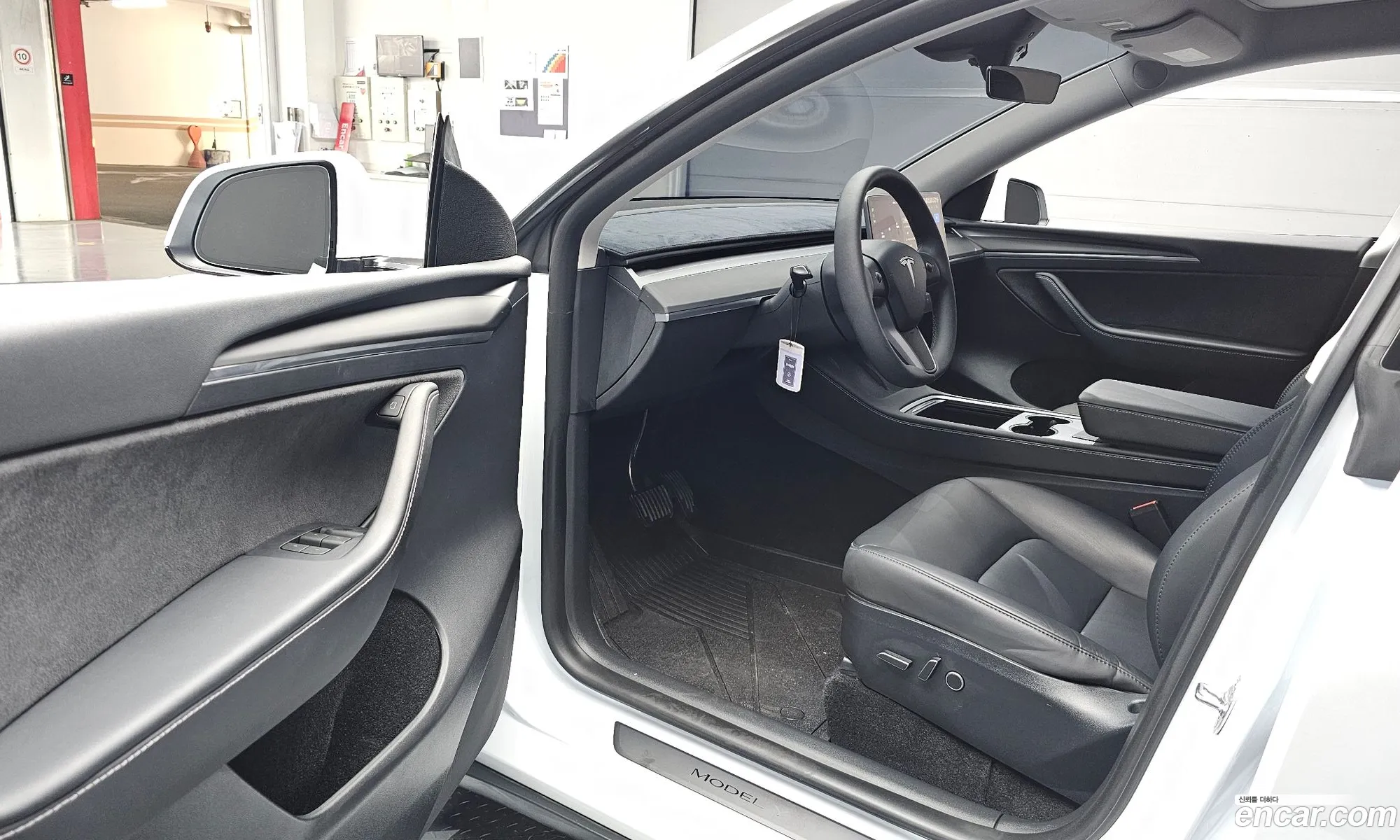 Tesla Model Y 2024 — 16