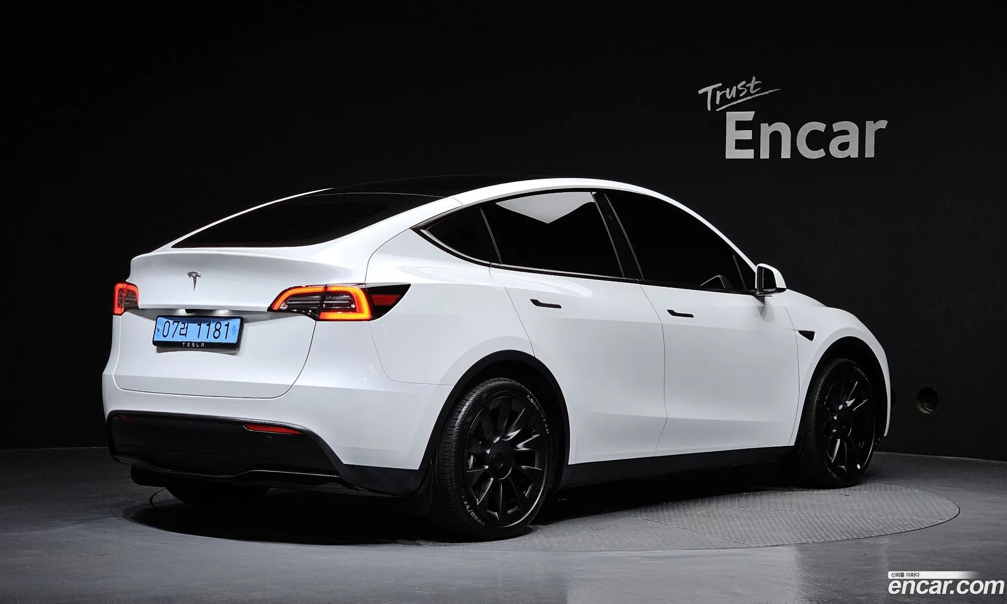 Tesla Model Y 2024 — 11