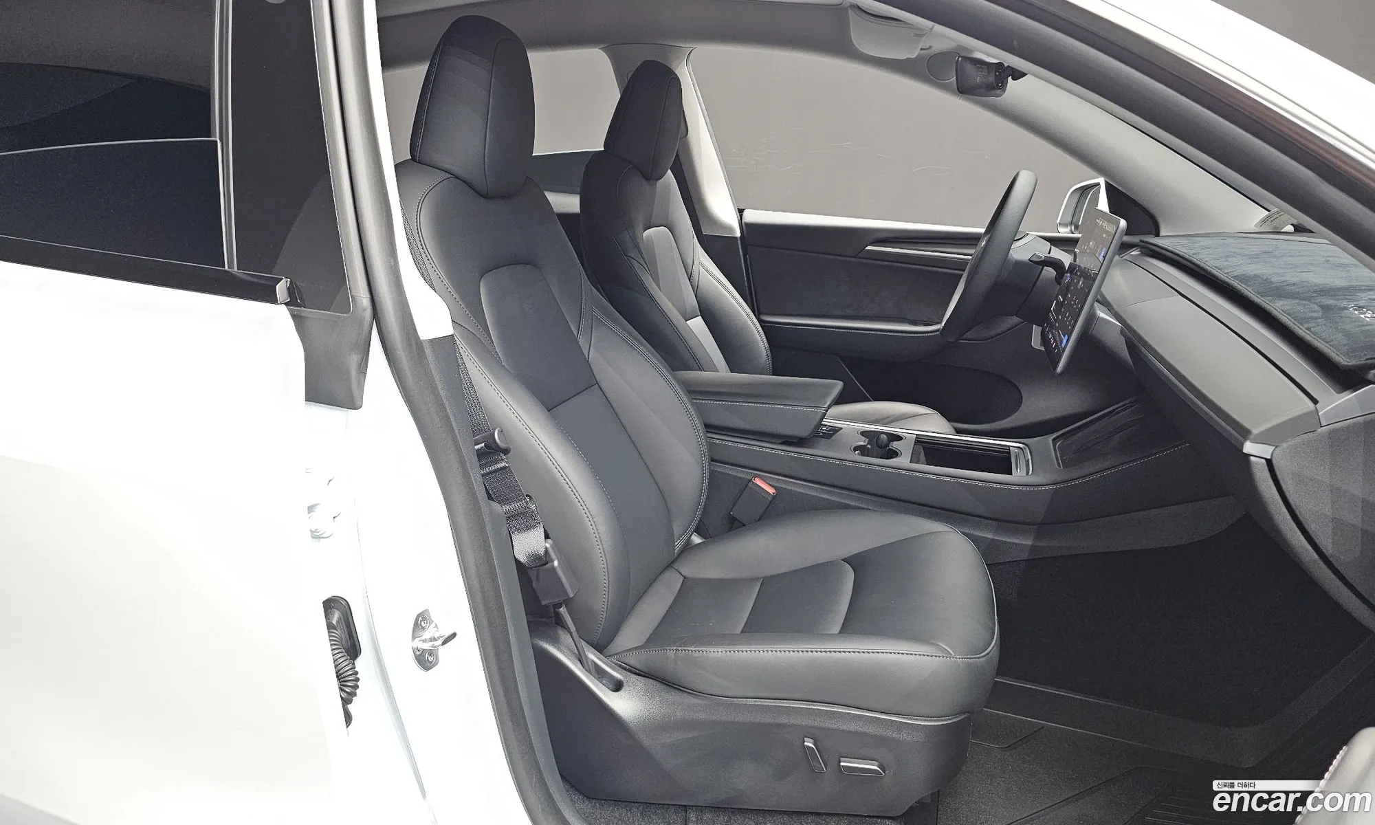 Tesla Model Y 2024 — 4