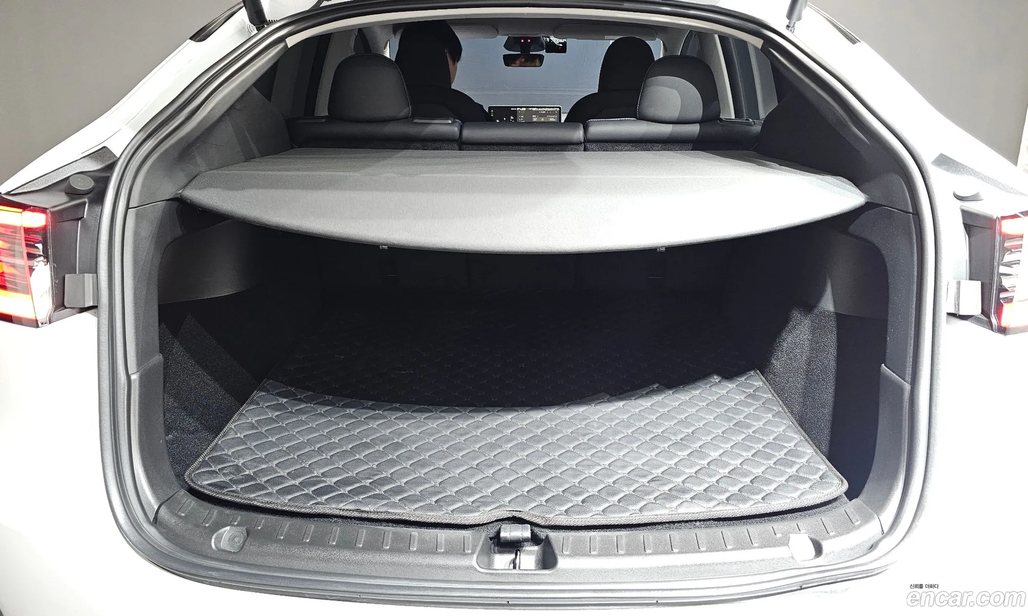 Tesla Model Y 2024 — 8