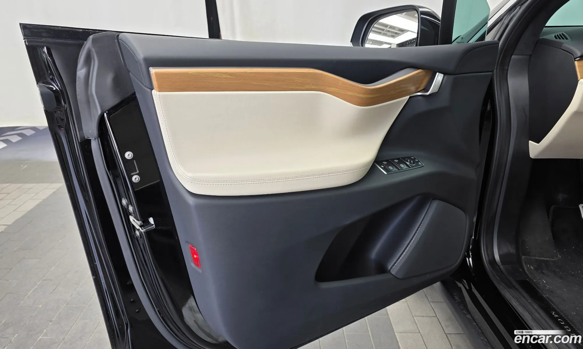 Tesla Model X 2020 — 21