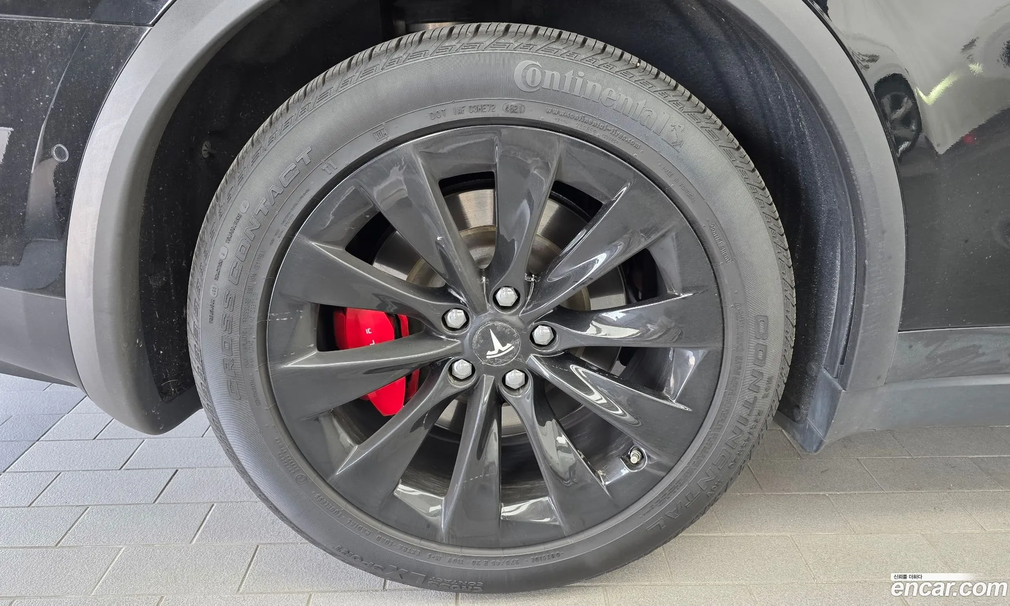 Tesla Model X 2020 — 11