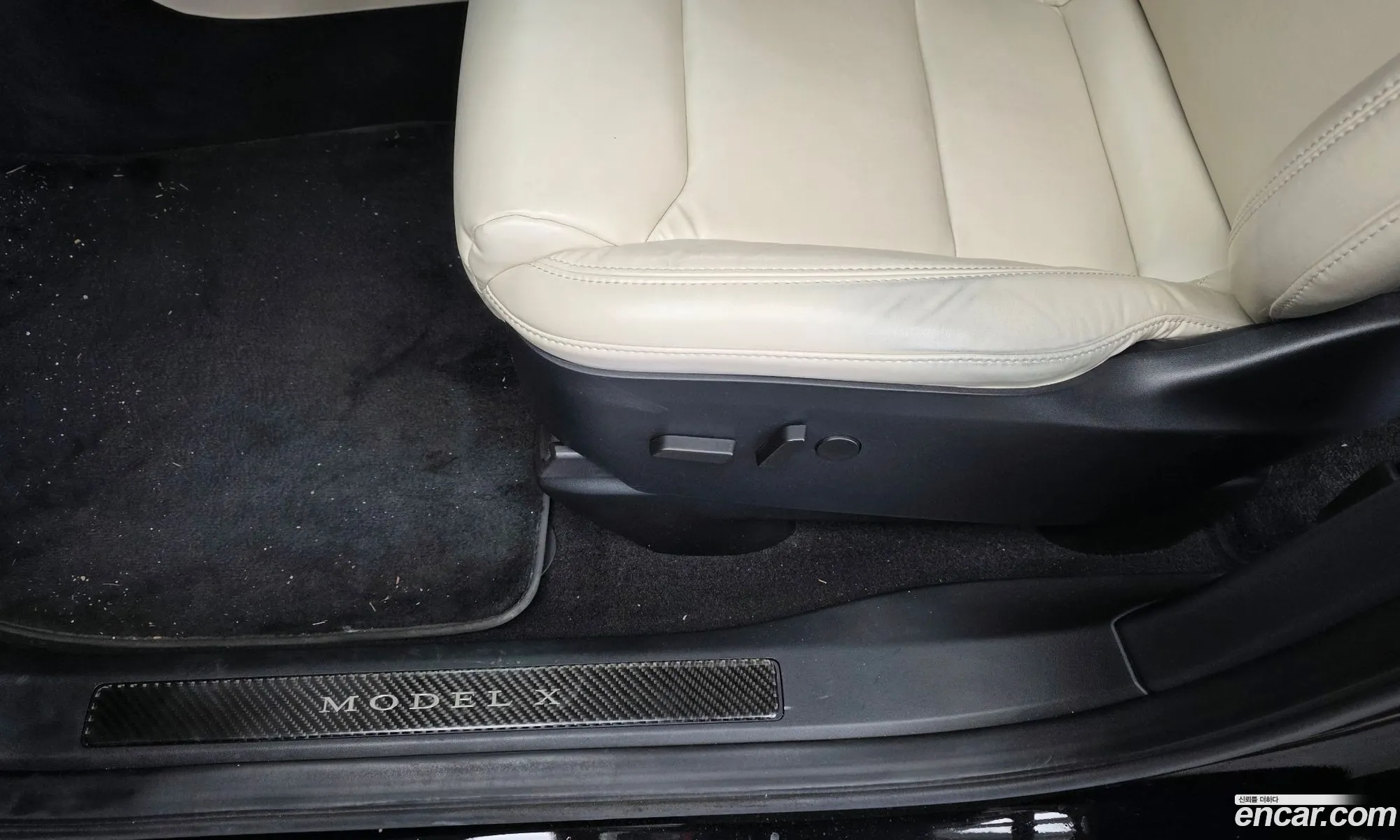 Tesla Model X 2020 — 30