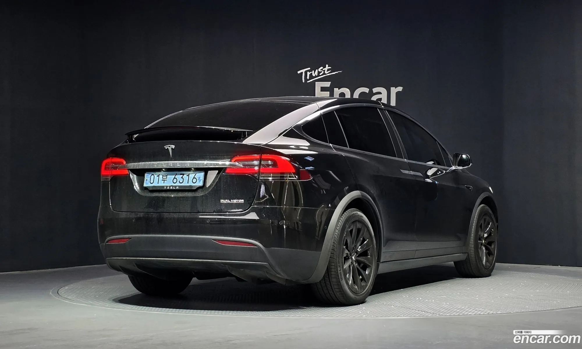 Tesla Model X 2020 — 10