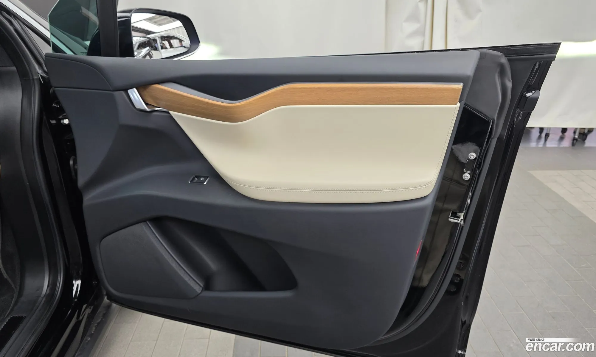 Tesla Model X 2020 — 8