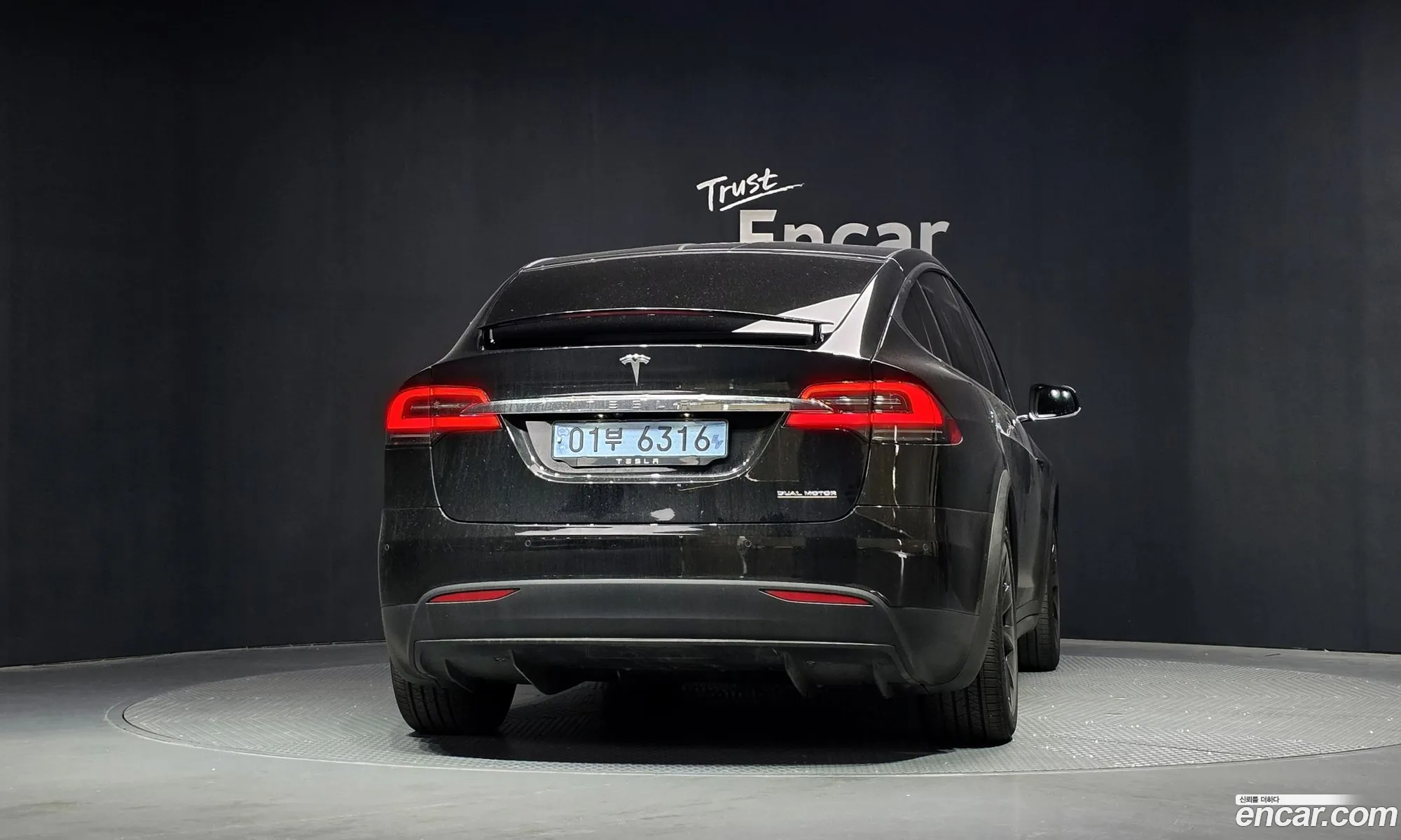 Tesla Model X 2020 — 9