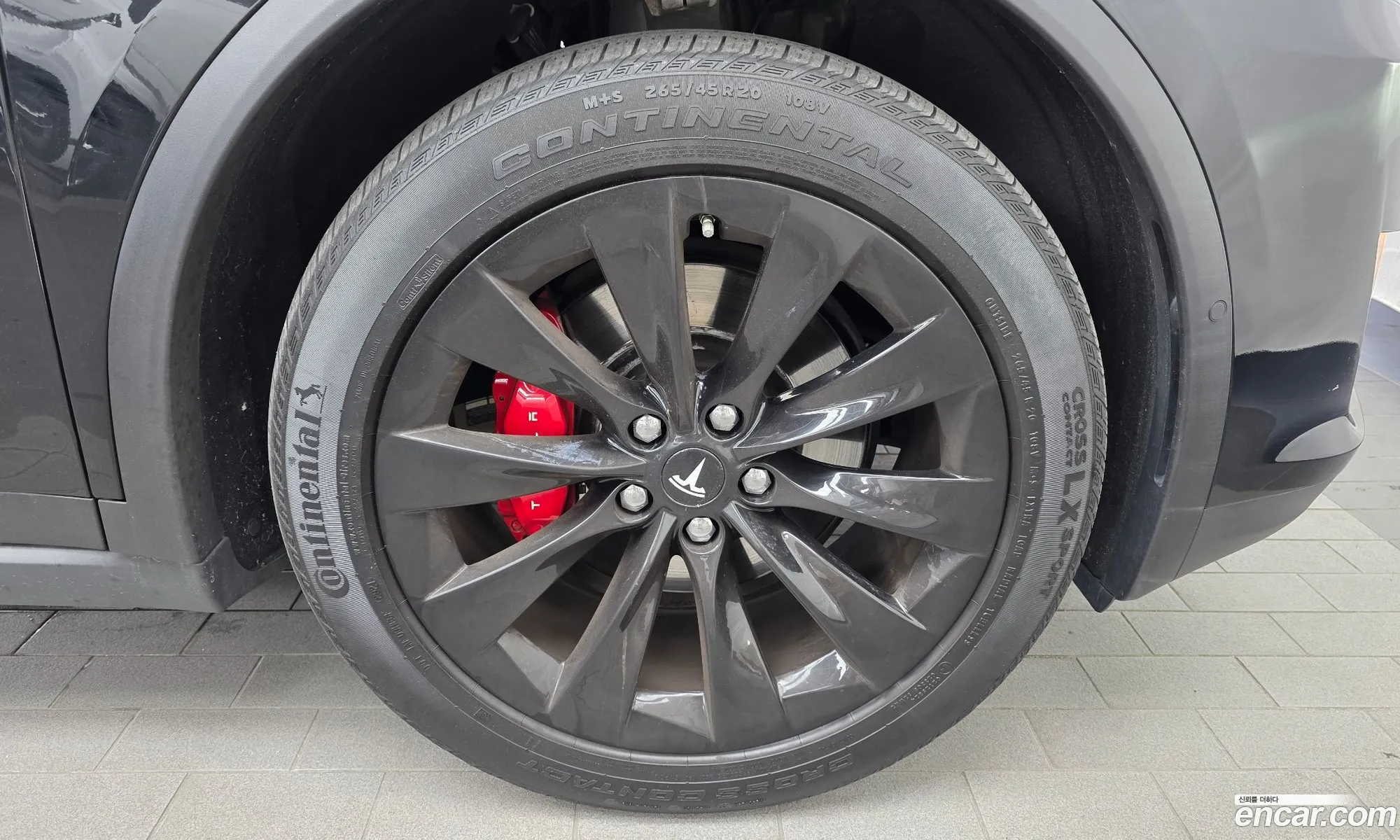 Tesla Model X 2020 — 15