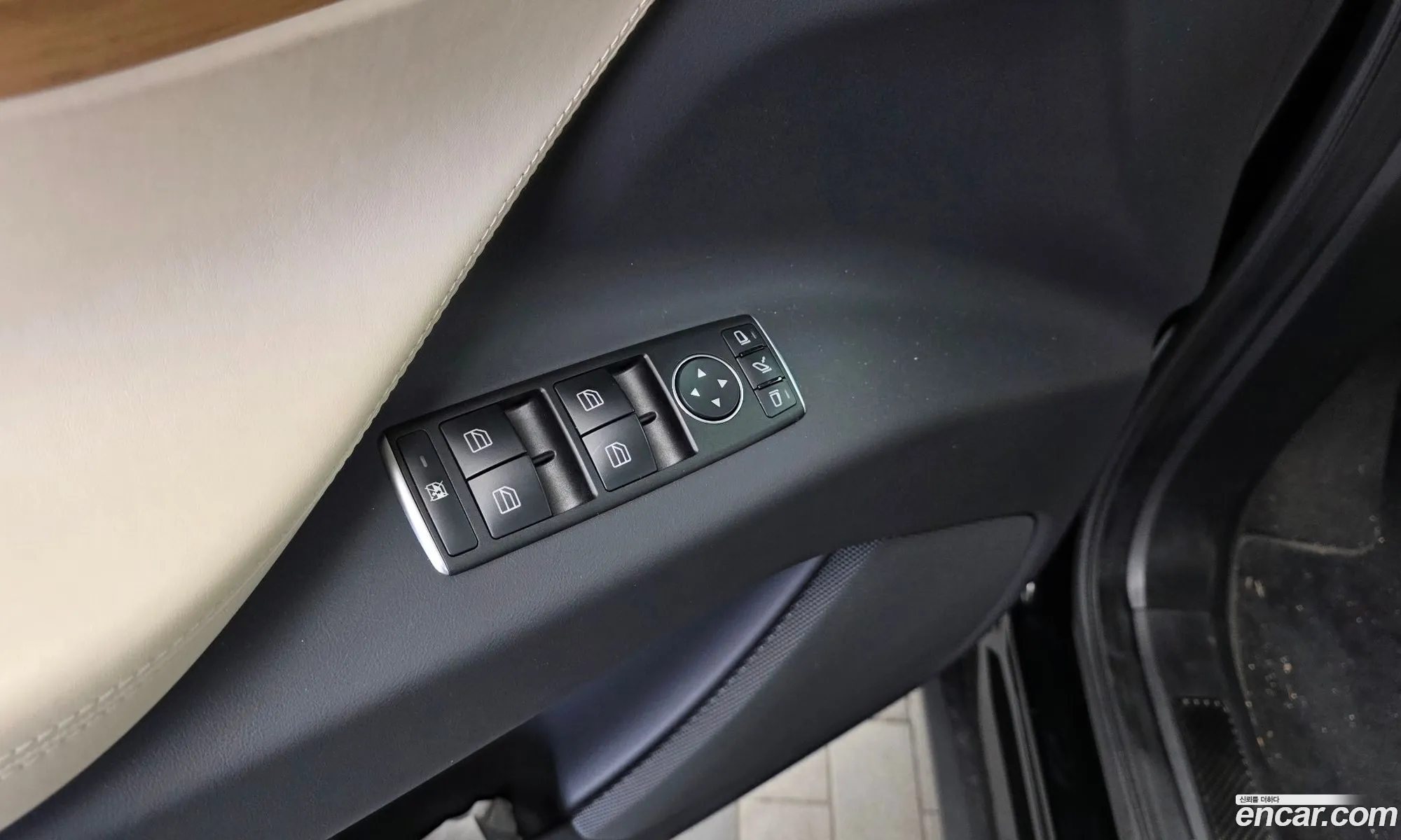 Tesla Model X 2020 — 29