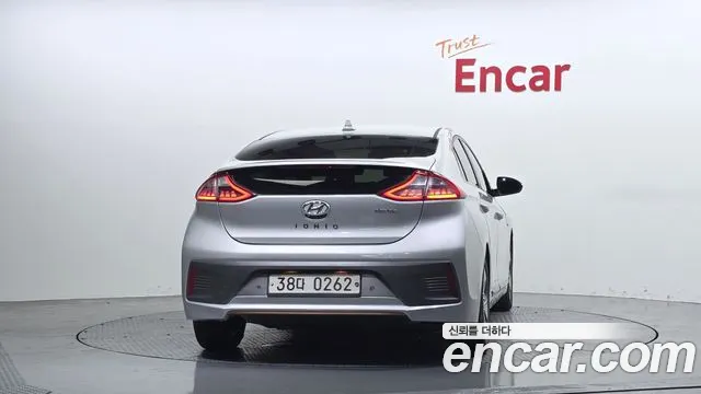 Hyundai Ioniq Electric 2016 — 3