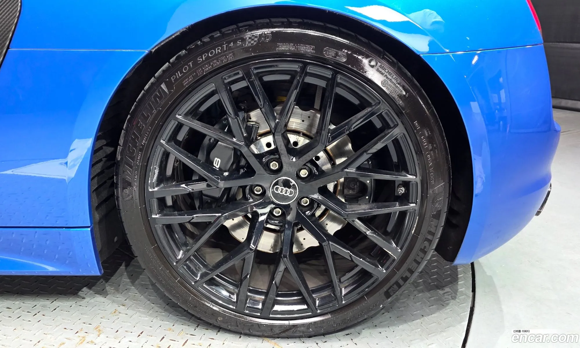 Audi R8 2017 WUARNDFXXH7904139 — 9