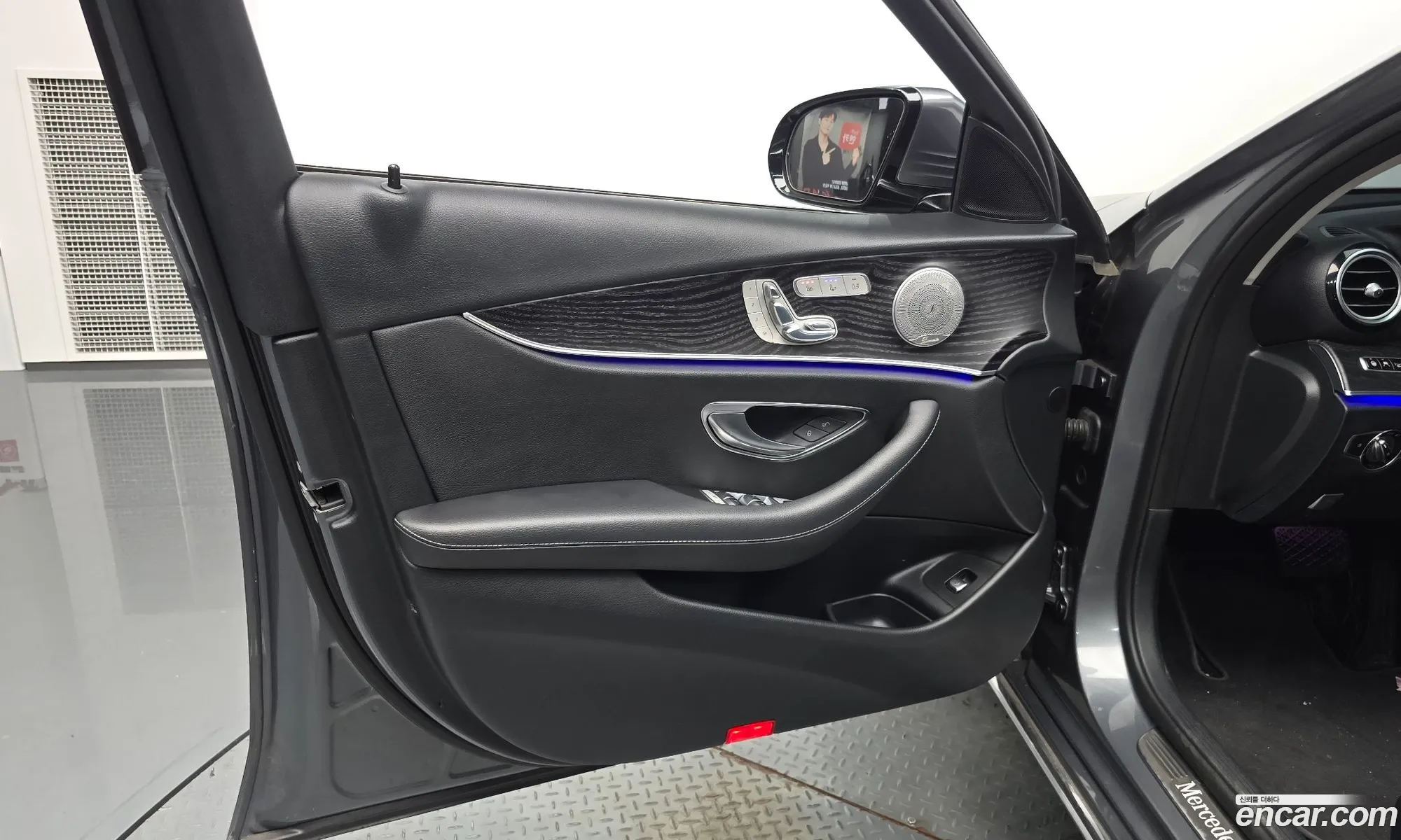 Mercedes-Benz E-Class W213 2017 WDDZF4KB3HA277247 — 26