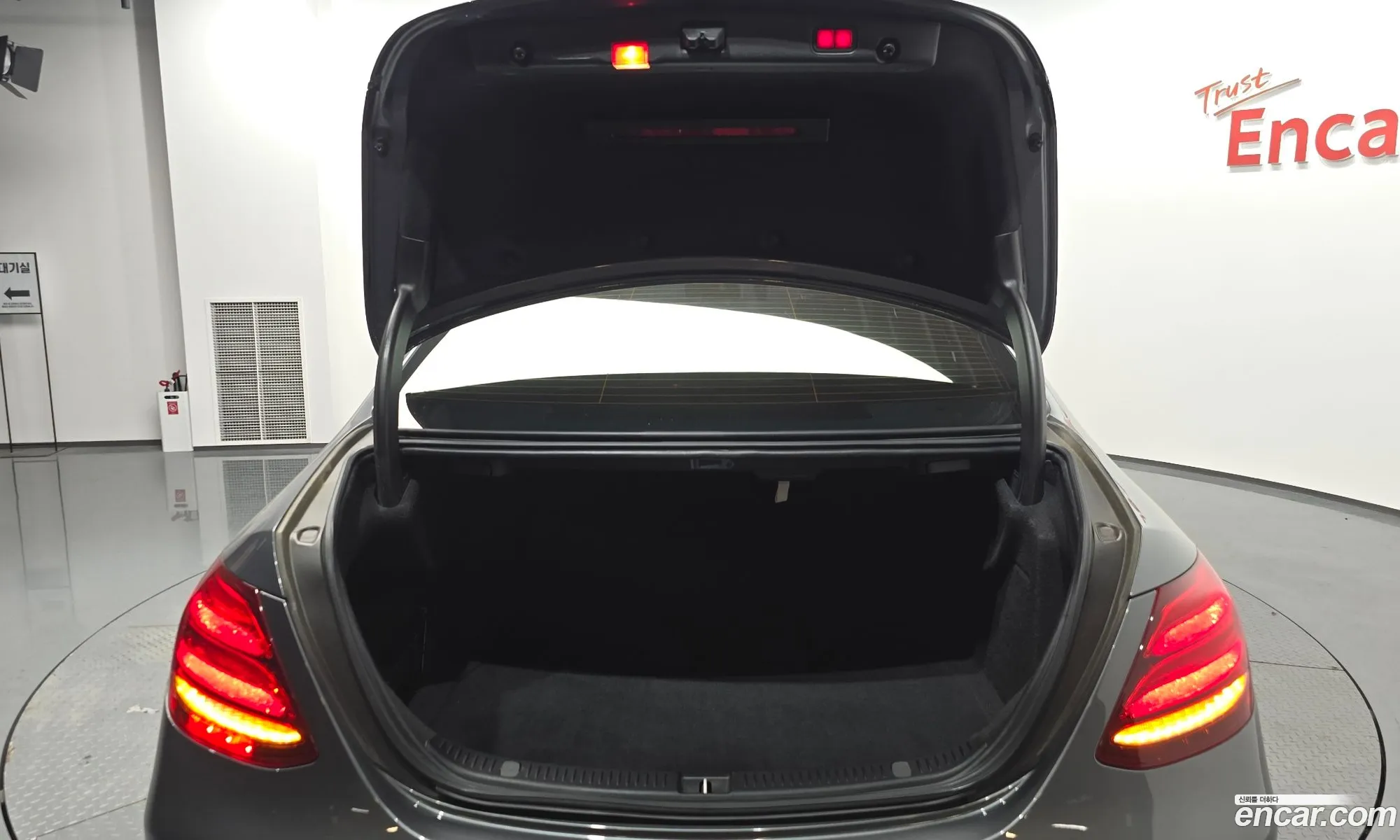 Mercedes-Benz E-Class W213 2017 WDDZF4KB3HA277247 — 6