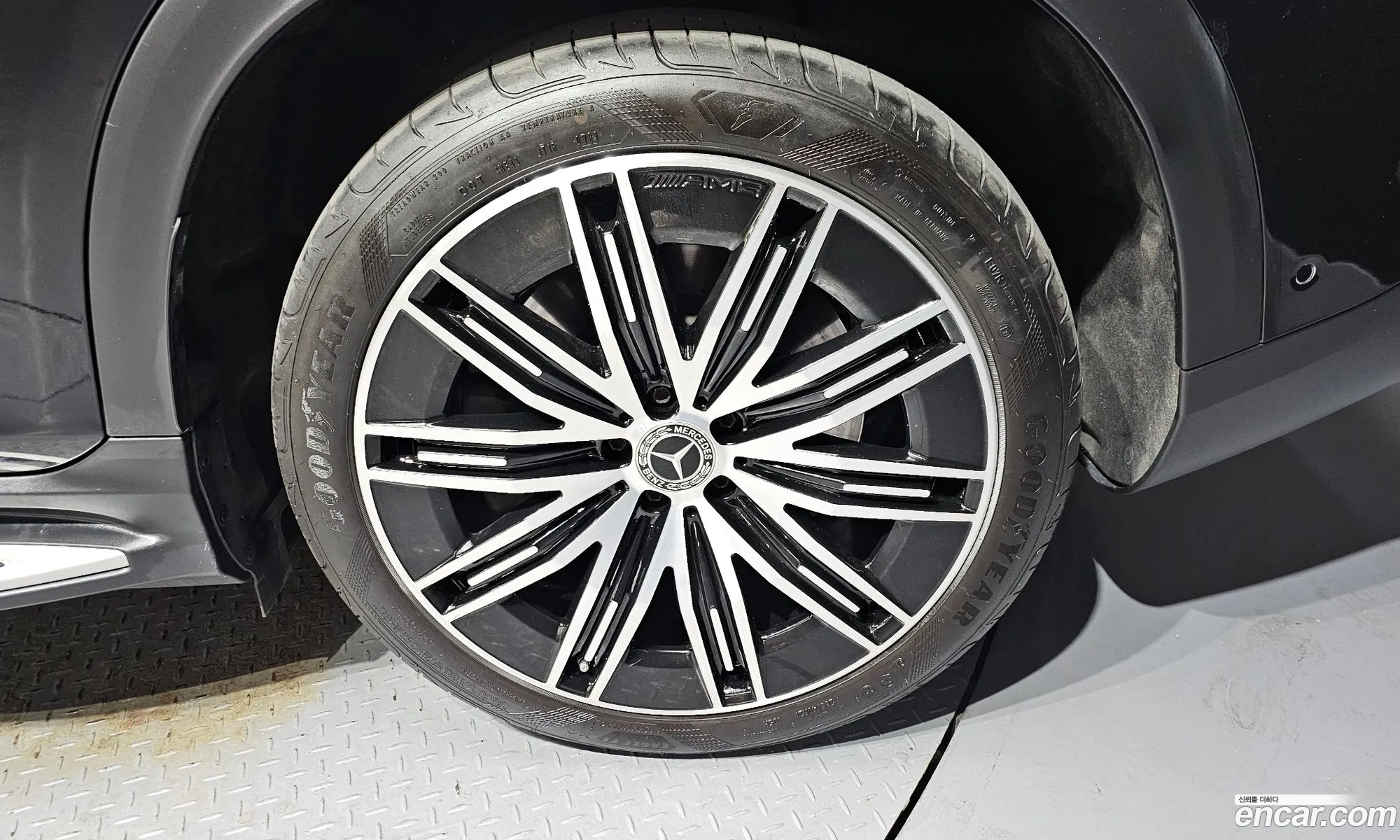 Mercedes-Benz EQE SUV X294 2023 — 3