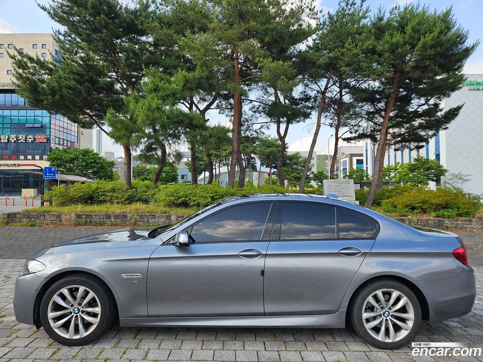 BMW 5 Series 2016 — 12