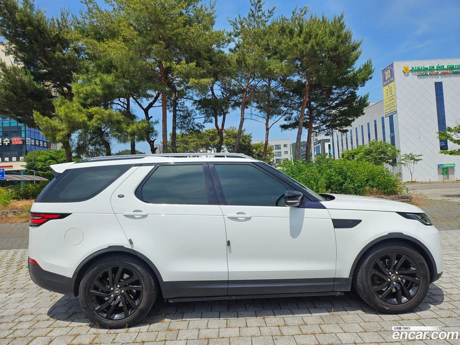 Land Rover Discovery 5 2017 — 9