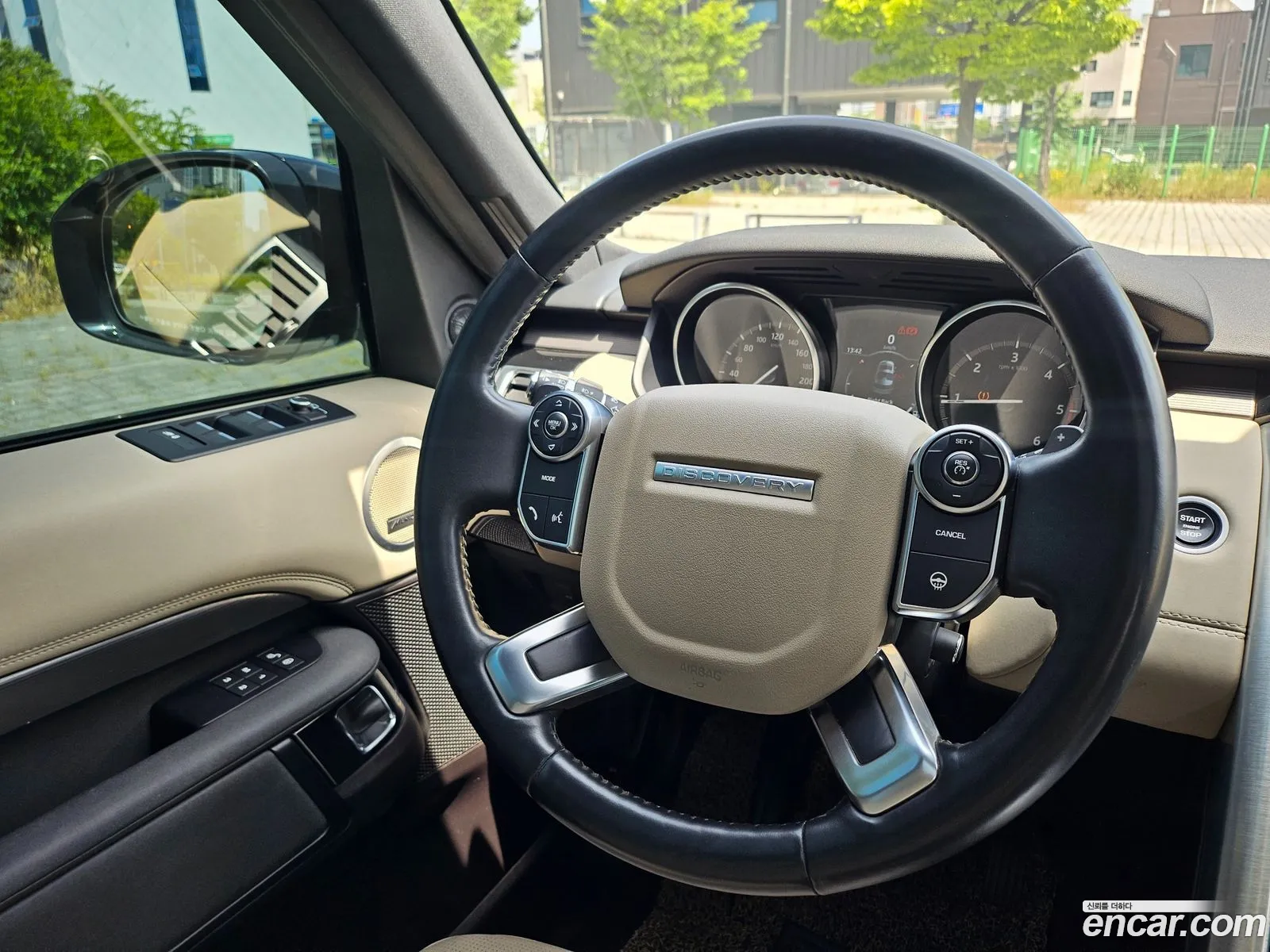 Land Rover Discovery 5 2017 — 4