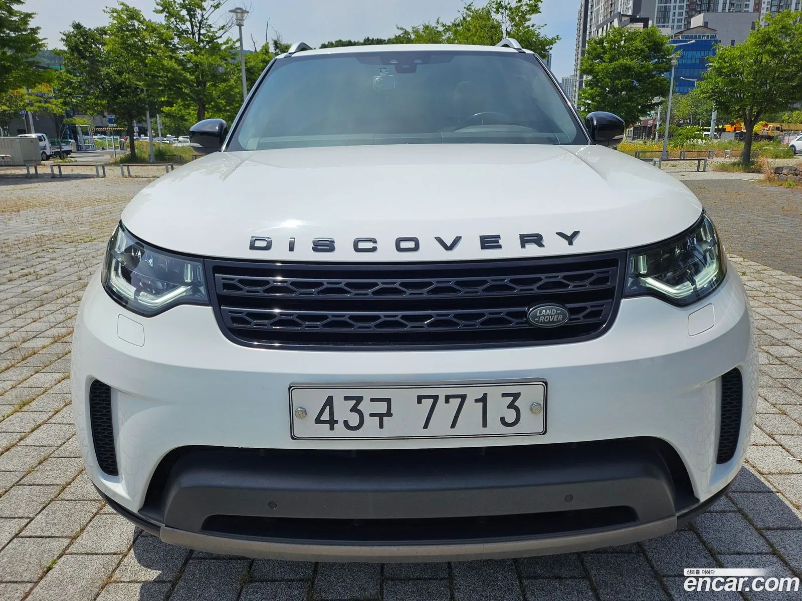 Land Rover Discovery 5 2017 — 17