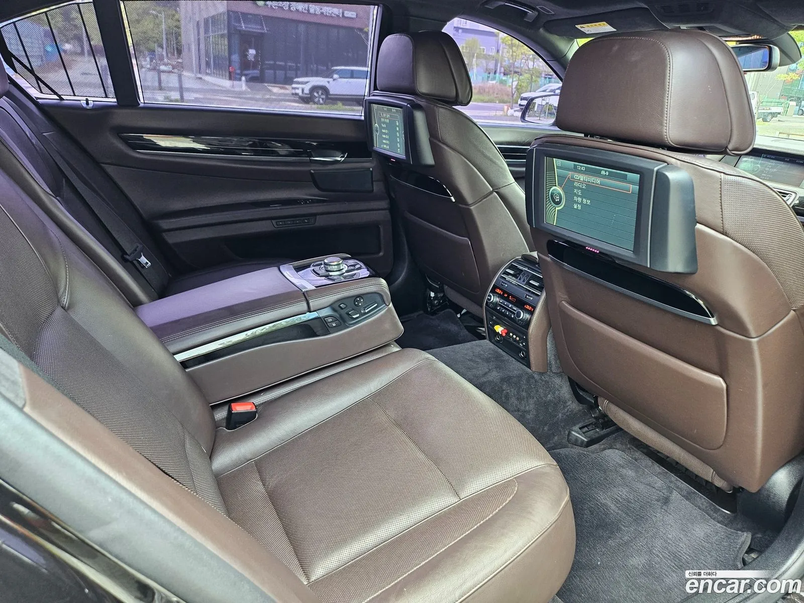 BMW 7 Series 2010 — 13